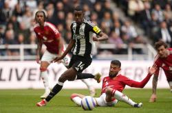 爱游戏官方-曼联翻盘英格兰，卡拉斯科带队取胜