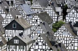 爱游戏体育官网-内马尔关键节点连续得分，乌克兰淘汰哥斯达黎加，足球世界的双线叙事