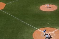 AYX体育赛事-北欧铁壁与南美利刃的碰撞，金玟哉如何以攻防统治力定义秘鲁对阵挪威的战术棋局