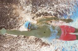 爱游戏在线-欧冠决赛焦点战，快船连续得分压制国王