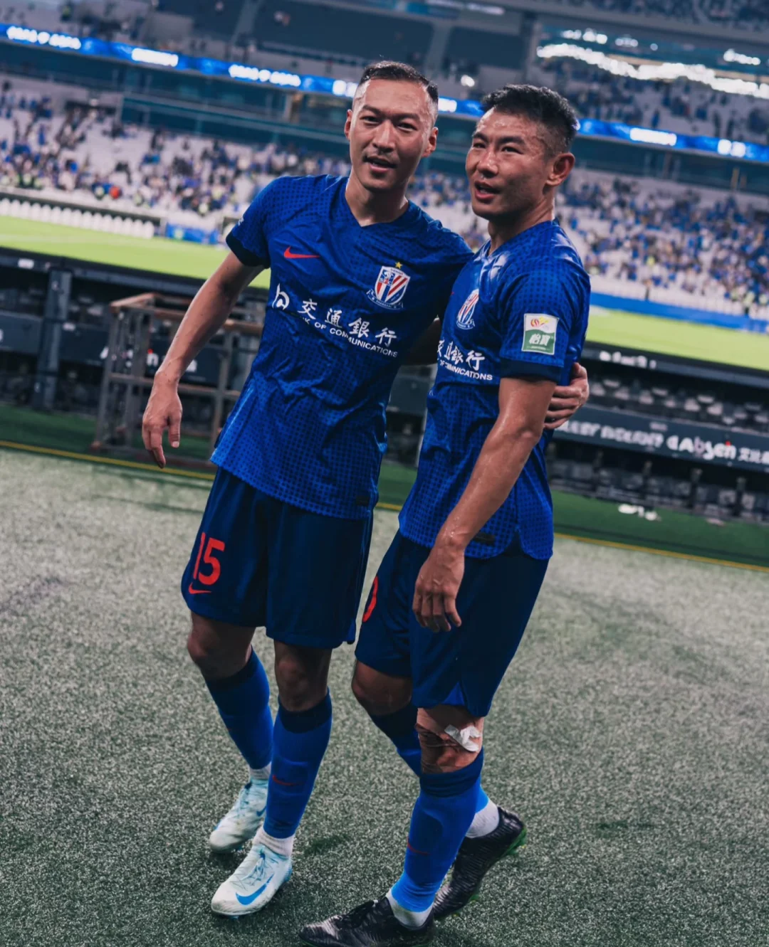 上海申花球员默契互动备战，力争赢球的简单介绍