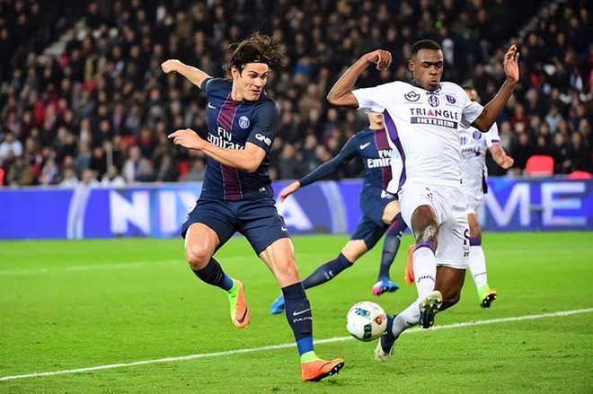 里尔在对阵里昂的比赛中表现出色，取得胜利的简单介绍