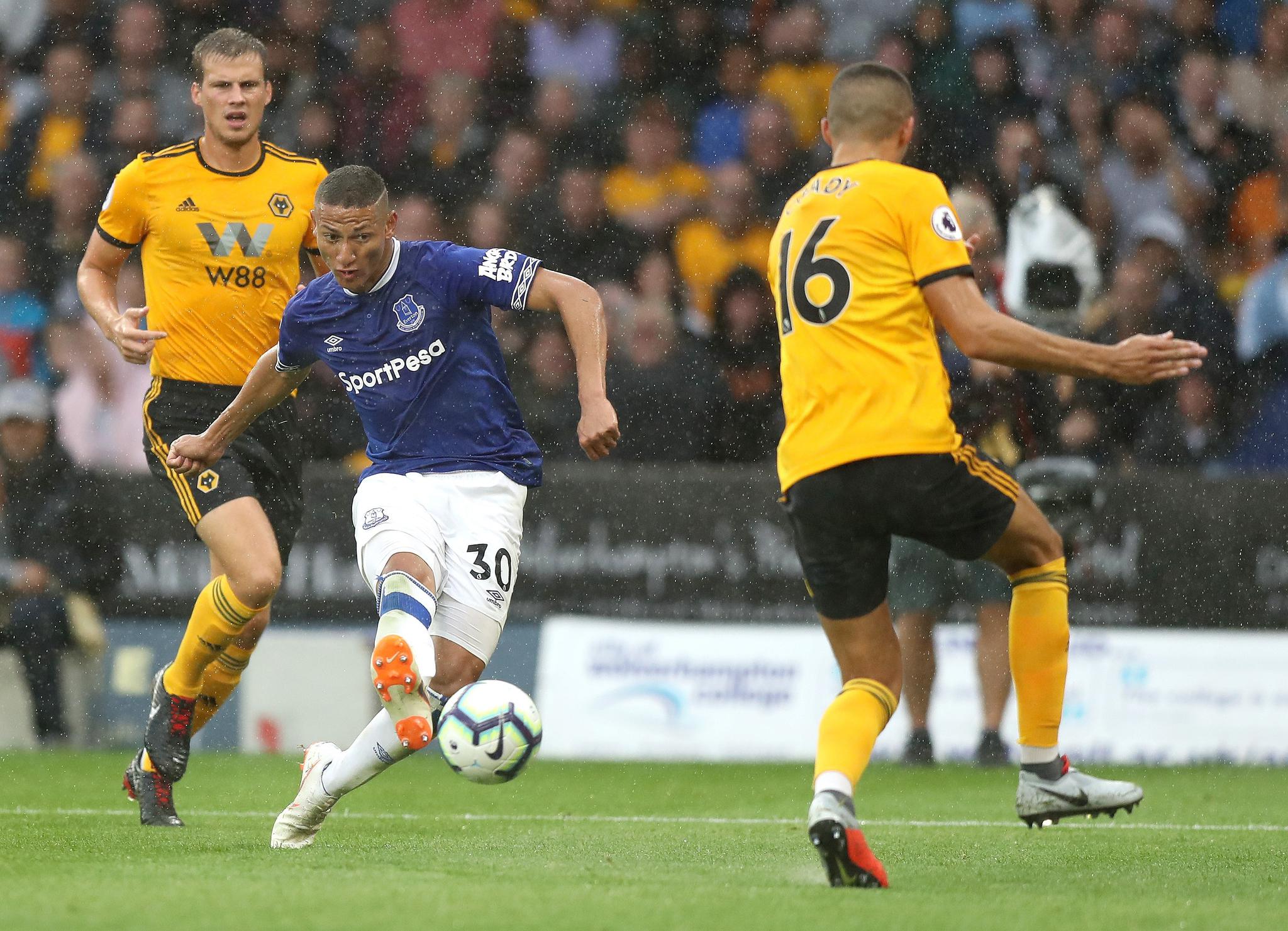 狼队主场对阵诺维奇瞄准三分大胜