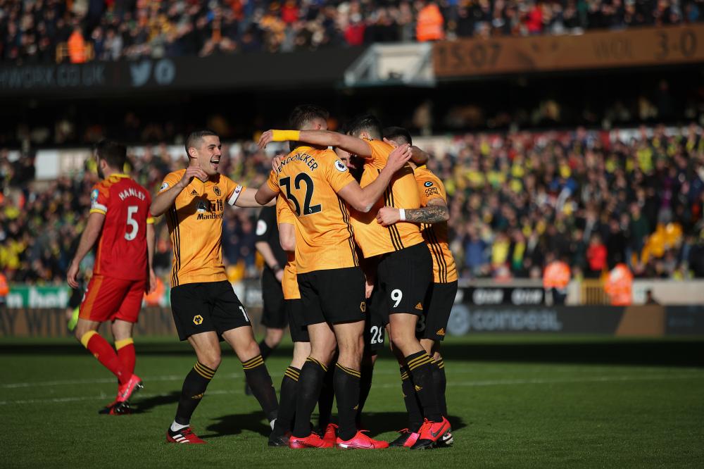 狼队主场对阵诺维奇瞄准三分大胜