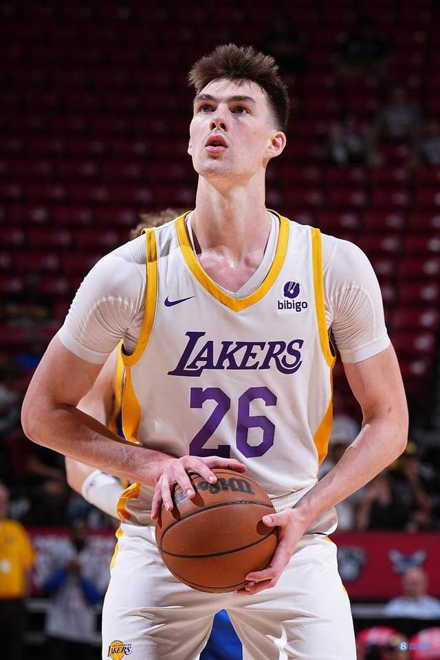 绿衫军新赛季表现不如人意，球队面临调整难题的简单介绍