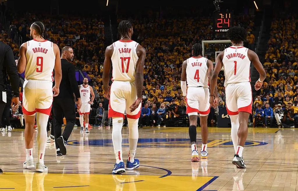 包含赛季中球队表现分化，冲击总冠军的词条