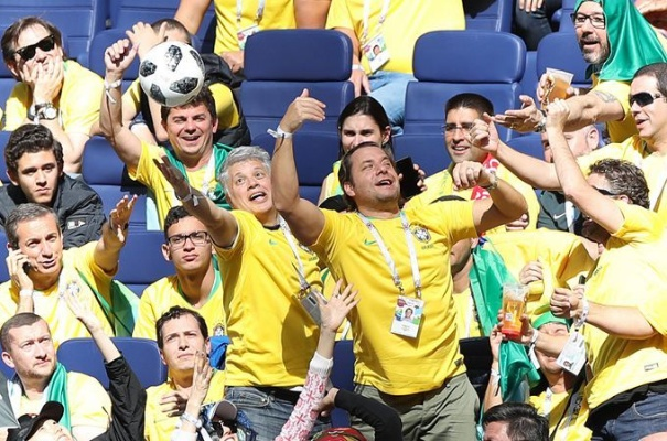 俄罗斯队与巴西队进行激烈对决 俄罗斯队与巴西队进行激烈对决