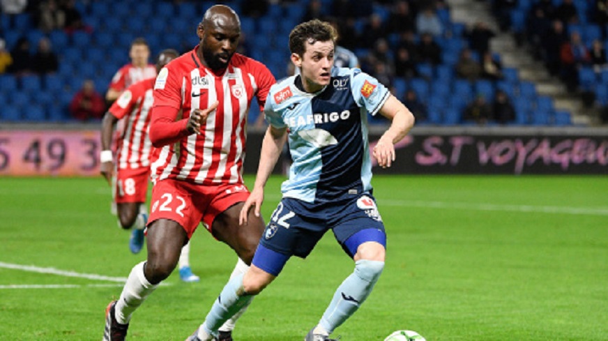 朗斯主场战胜尼姆,保持不败纪录 朗斯主场战胜尼姆,保持不败纪录