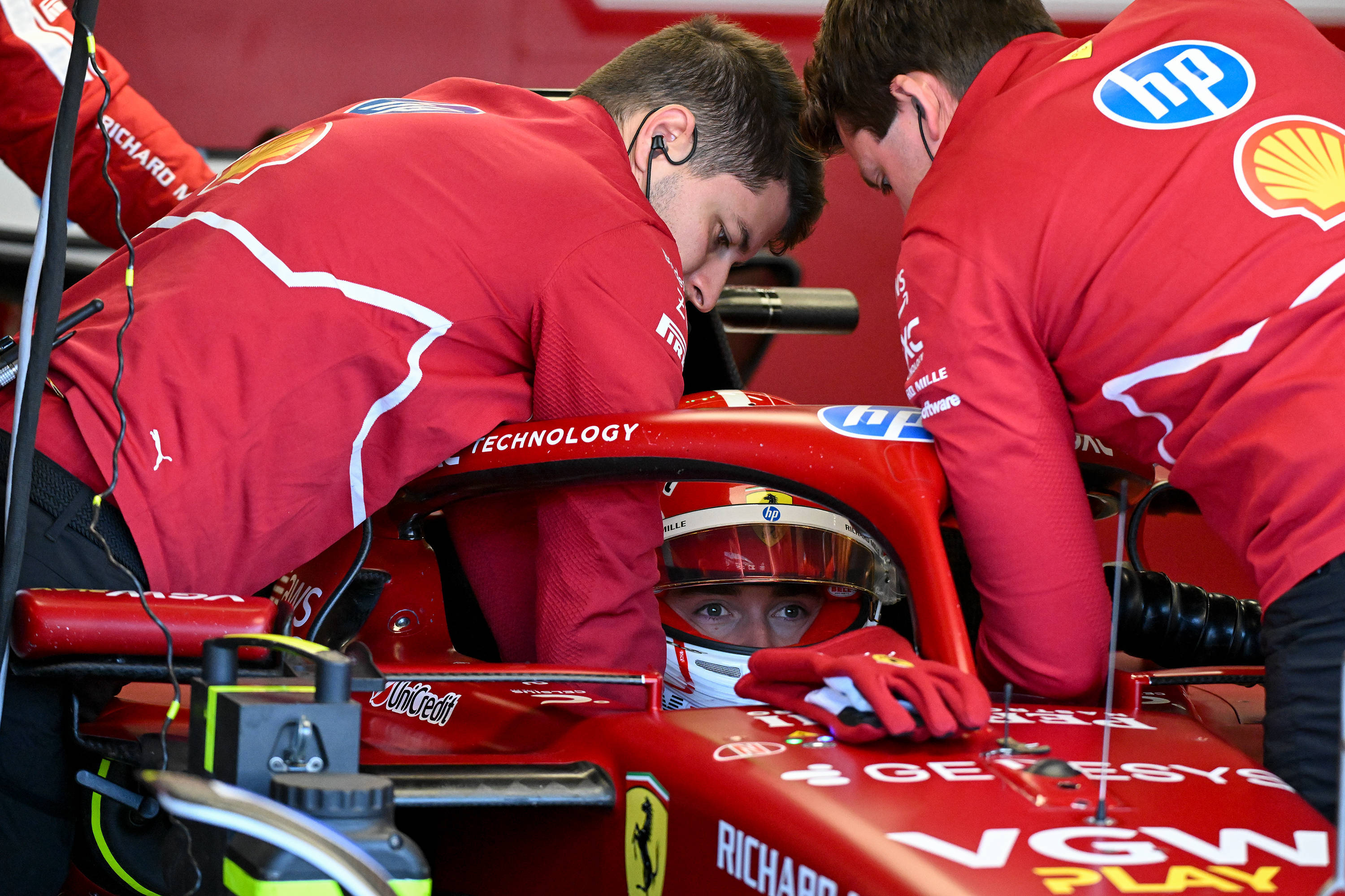 红牛车队翻盘红牛二队，阿隆索点燃赛场的简单介绍