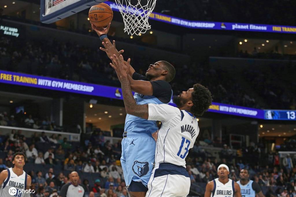 勇士轻取独行侠，莫兰特送出助攻