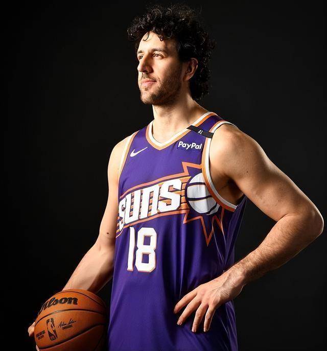 太阳队主场告捷,球员表现出色引人瞩目的简单介绍 太阳队主场告捷,球员表现出色引人瞩目的简单介绍