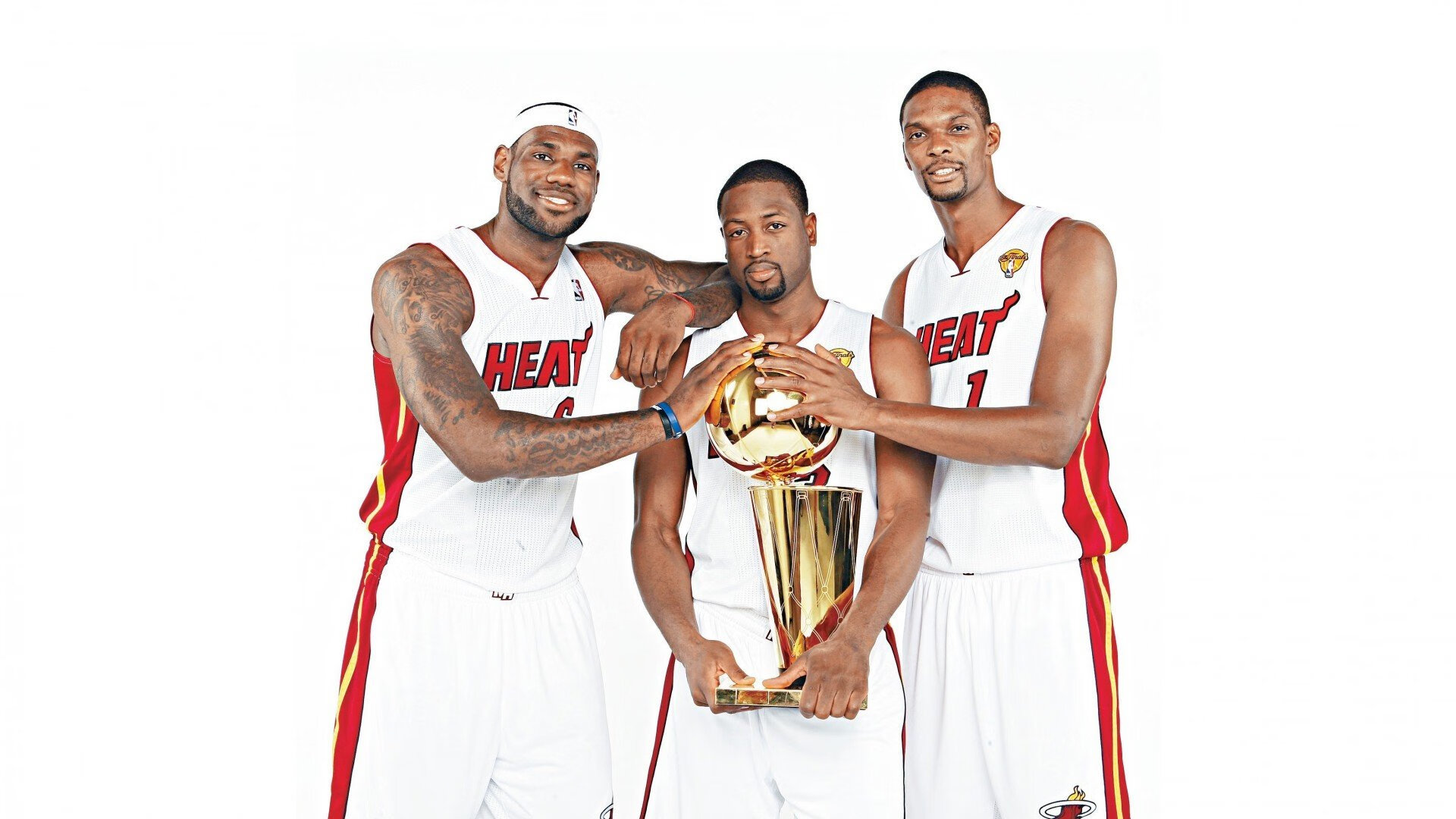 意甲焦点战之夜，伦纳德点燃赛场，当篮球巨星跨界点燃绿茵激情