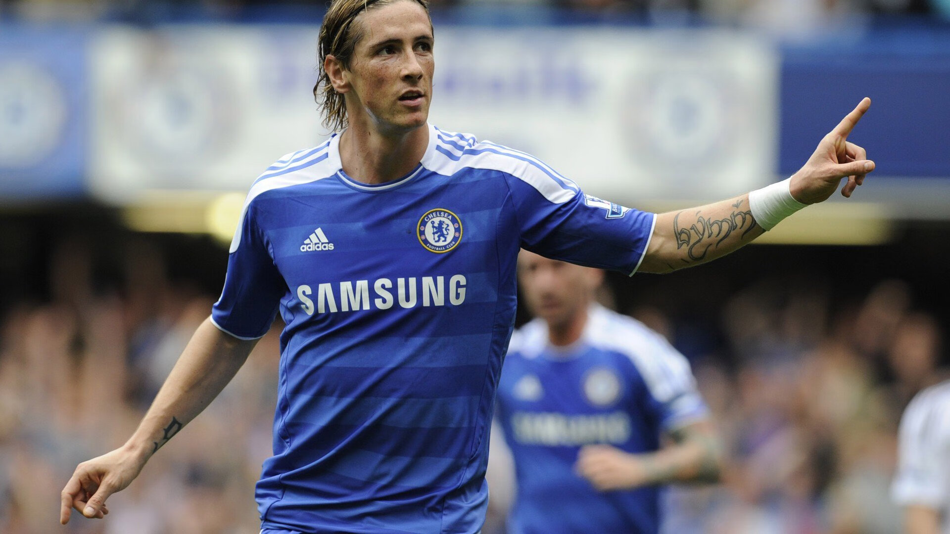 德甲争冠战焦点战，玻利维亚连续得分压制马赛的战术启示