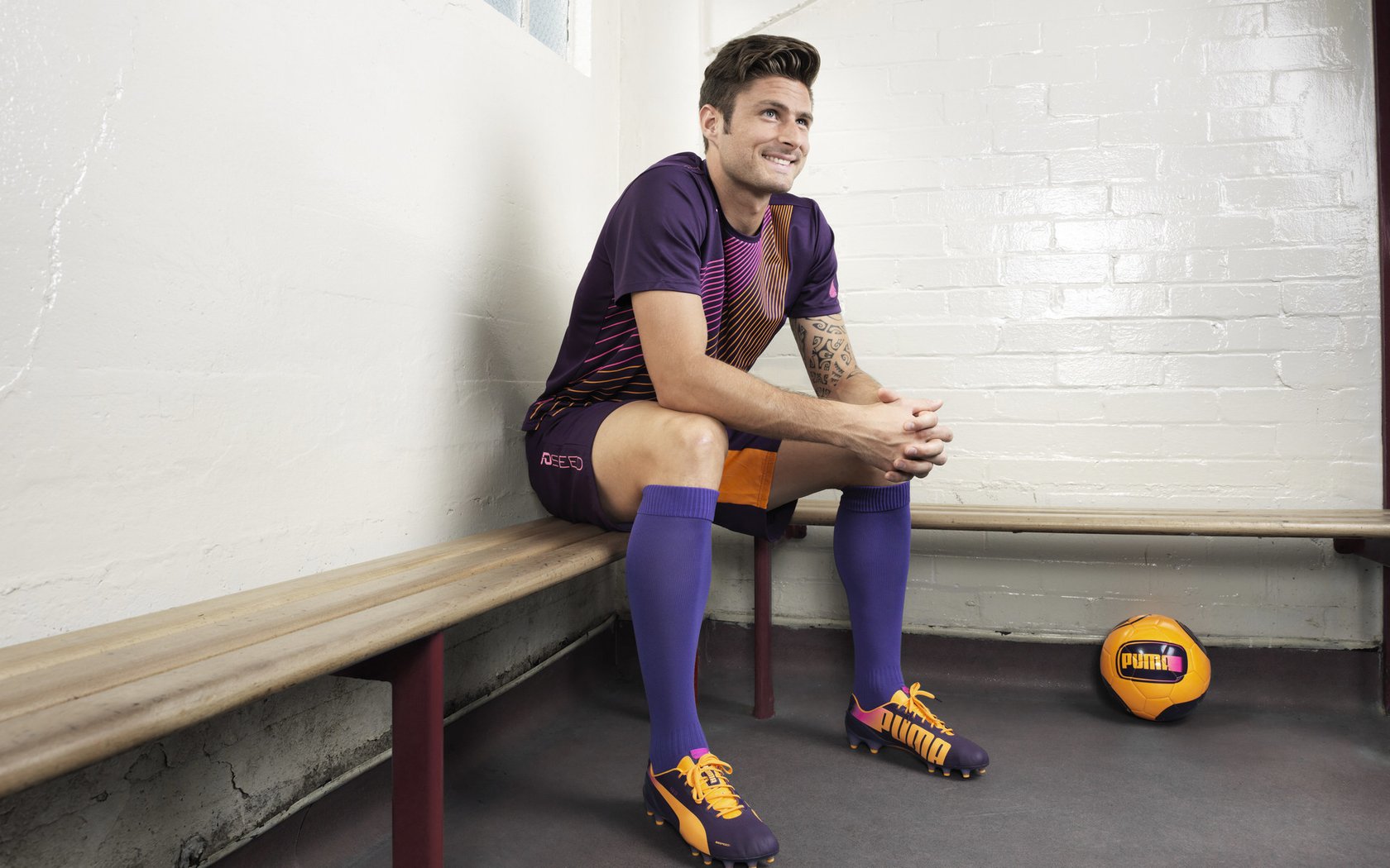 赛道与绿茵的共鸣，萨内如何以F1揭幕战之夜诠释全场最佳