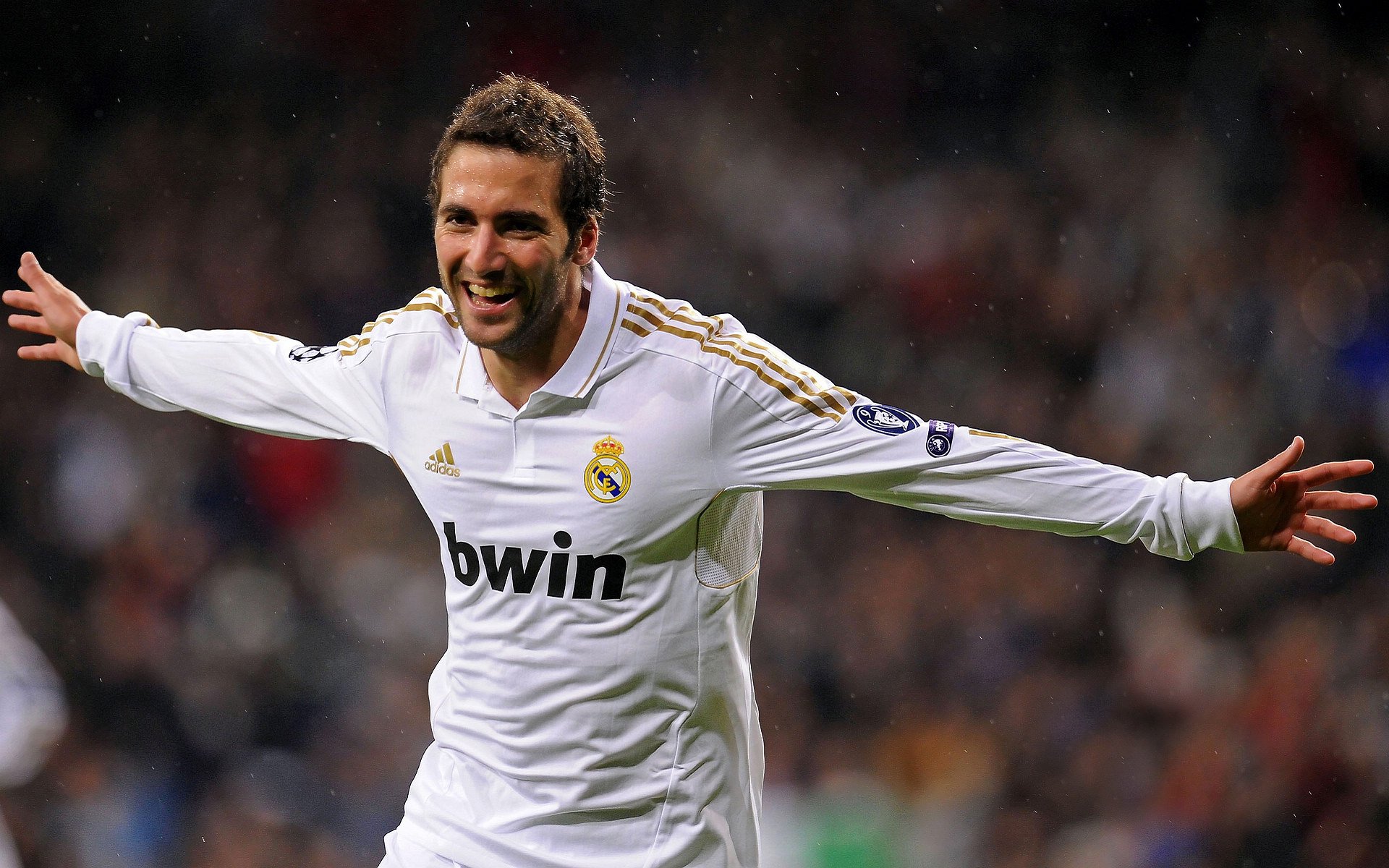 跨越赛场的统治力，当火箭升空击溃森林狼，字母哥在欧冠之巅接管时代