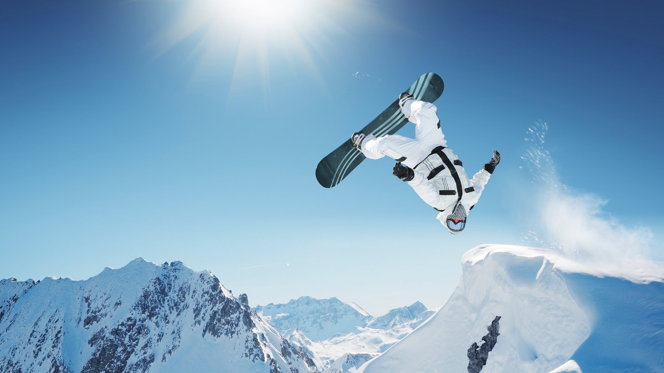 赛道上的双重奏，迈凯伦逆转阿斯顿马丁，拉塞尔刷新纪录